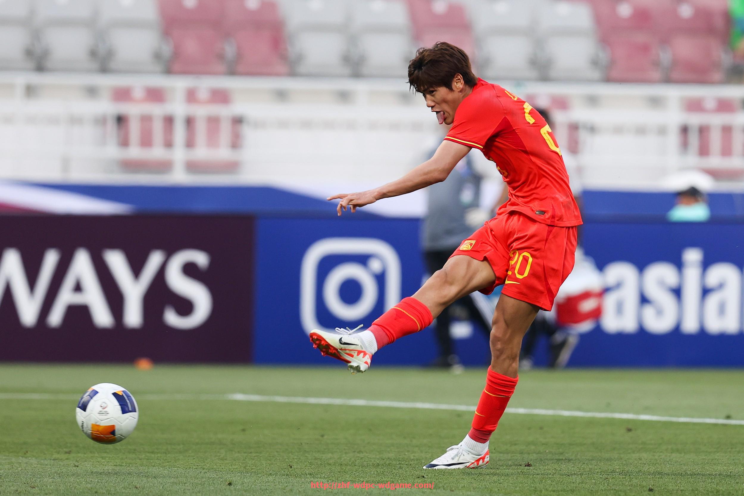 问鼎娱乐官方网站-英超球员转变场上位置的成功案例分析